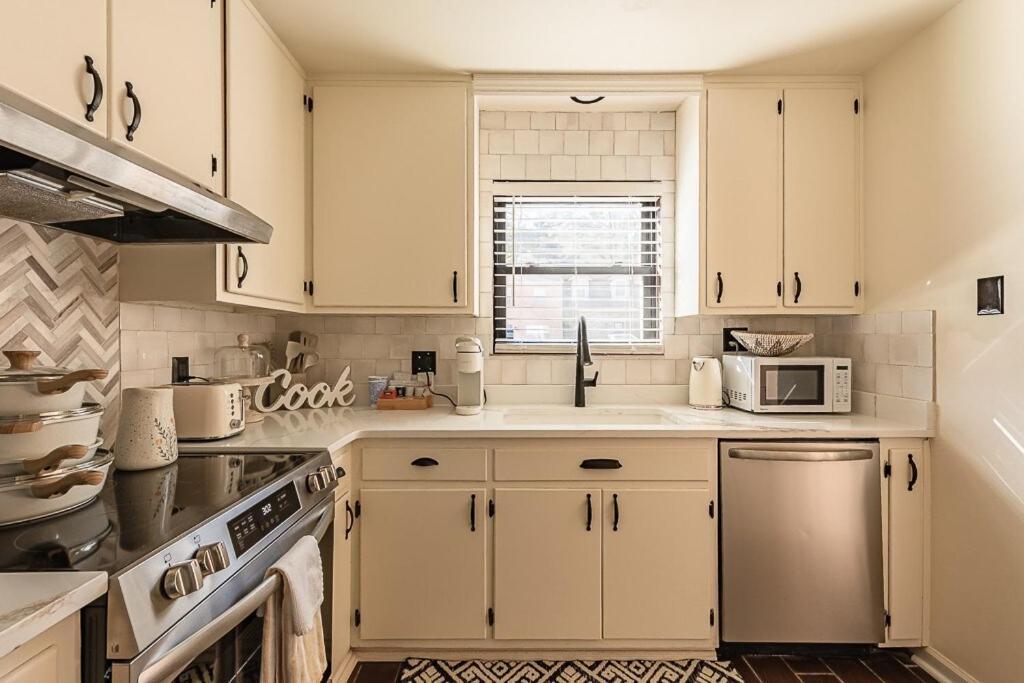 Cozy Townhome Retreat With King Bed Near I-10, Capitol, Fsu & Famu Tallahassee Exterior foto